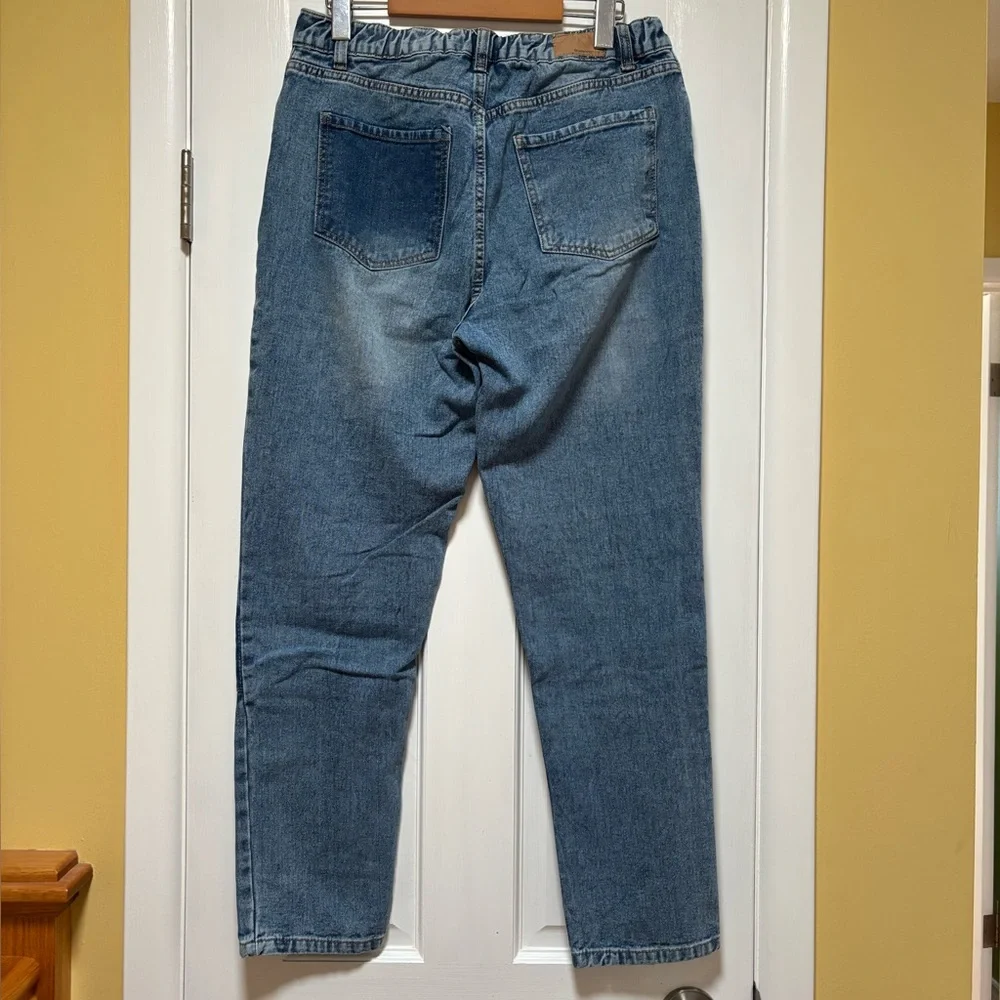 🚨4X$25🚨 Two-Tone Blue Mom Jeans - Picture 2 of 5
